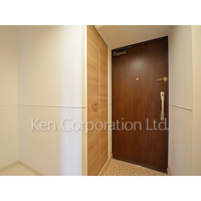 玄関　同タイプ3階のお部屋を撮影。仕様が異なることがあります。