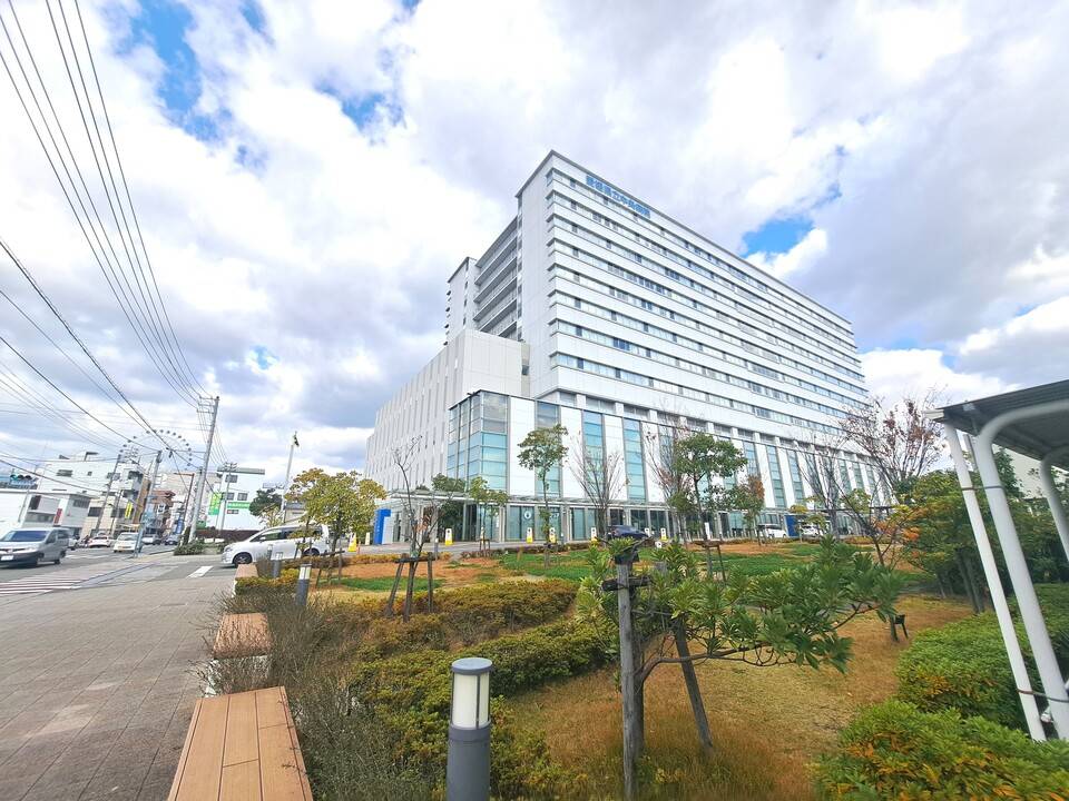 病院　愛媛県立中央病院（病院）まで393m