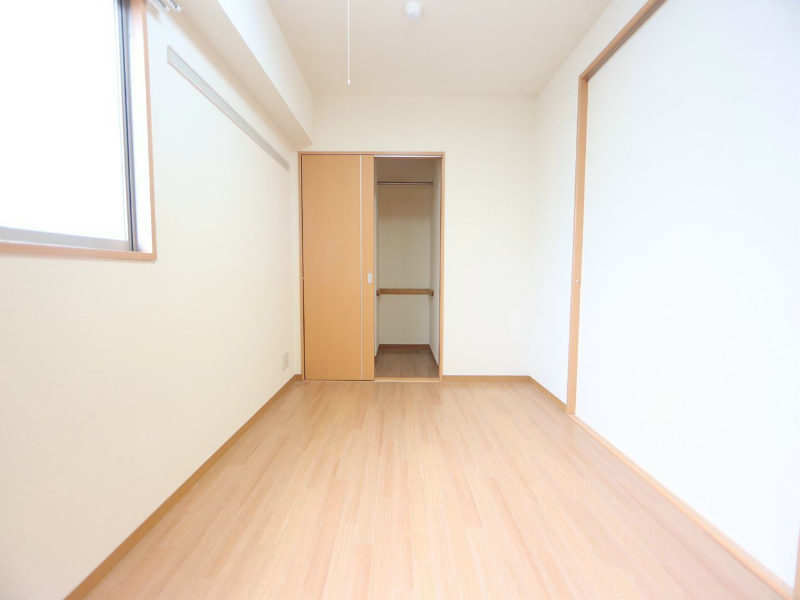 その他部屋・スペース　洋室5.8帖　ウォークインクローゼット付（収納充実してます）