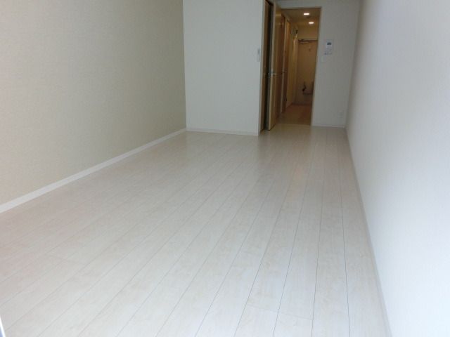 その他部屋・スペース　バルコニーから見た居室