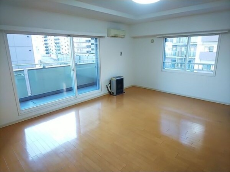 居室・リビング　退去予定につき同タイプ別号室の画像です。