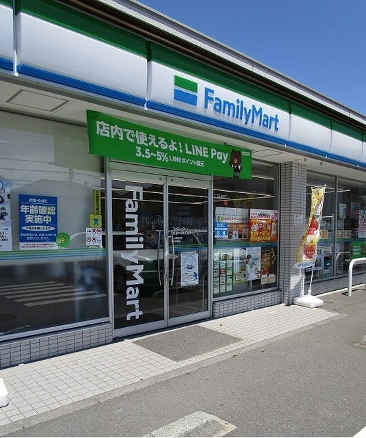 コンビニ　ファミリーマート（コンビニ）まで200m