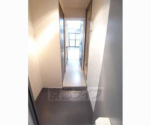 玄関　下駄箱を置くスペースあります。