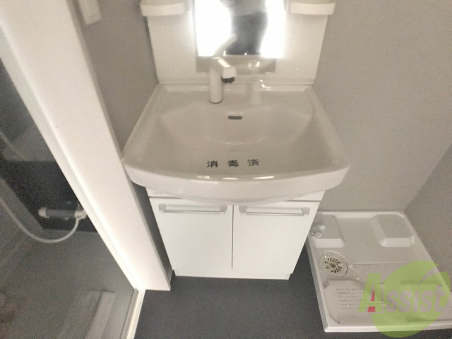 洗面設備　朝の支度ができる、洗面台も付いておりますね