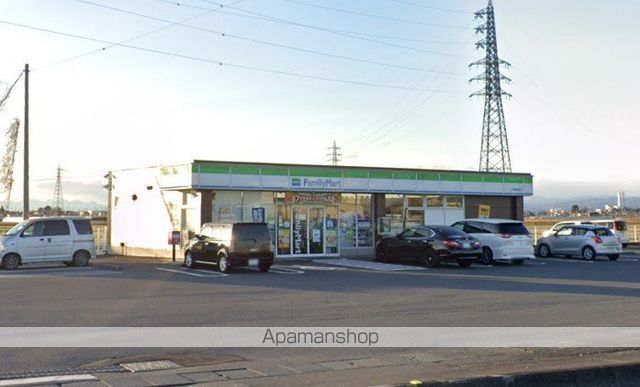 コンビニ　ファミリーマート（コンビニ）まで1854m