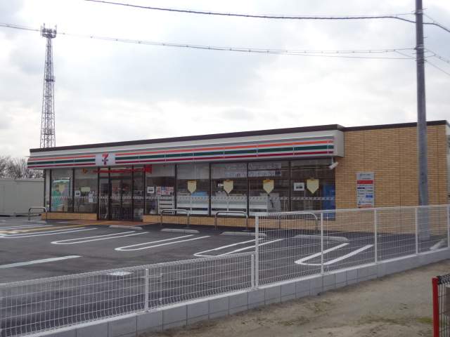 コンビニ　セブンイレブン（コンビニ）まで578m