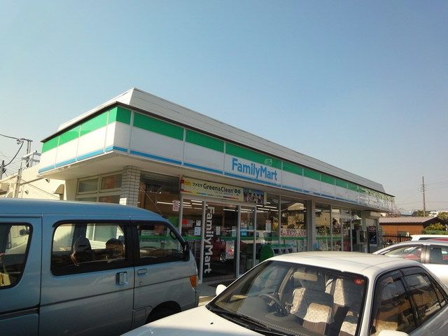 コンビニ　ファミリーマート（コンビニ）まで550m