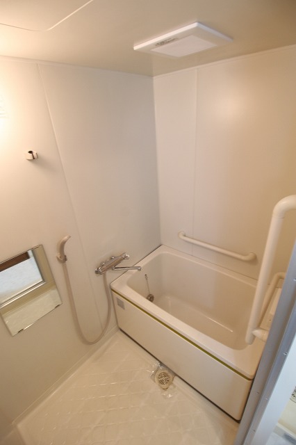 バス・シャワールーム　同物件、別の部屋の写真です