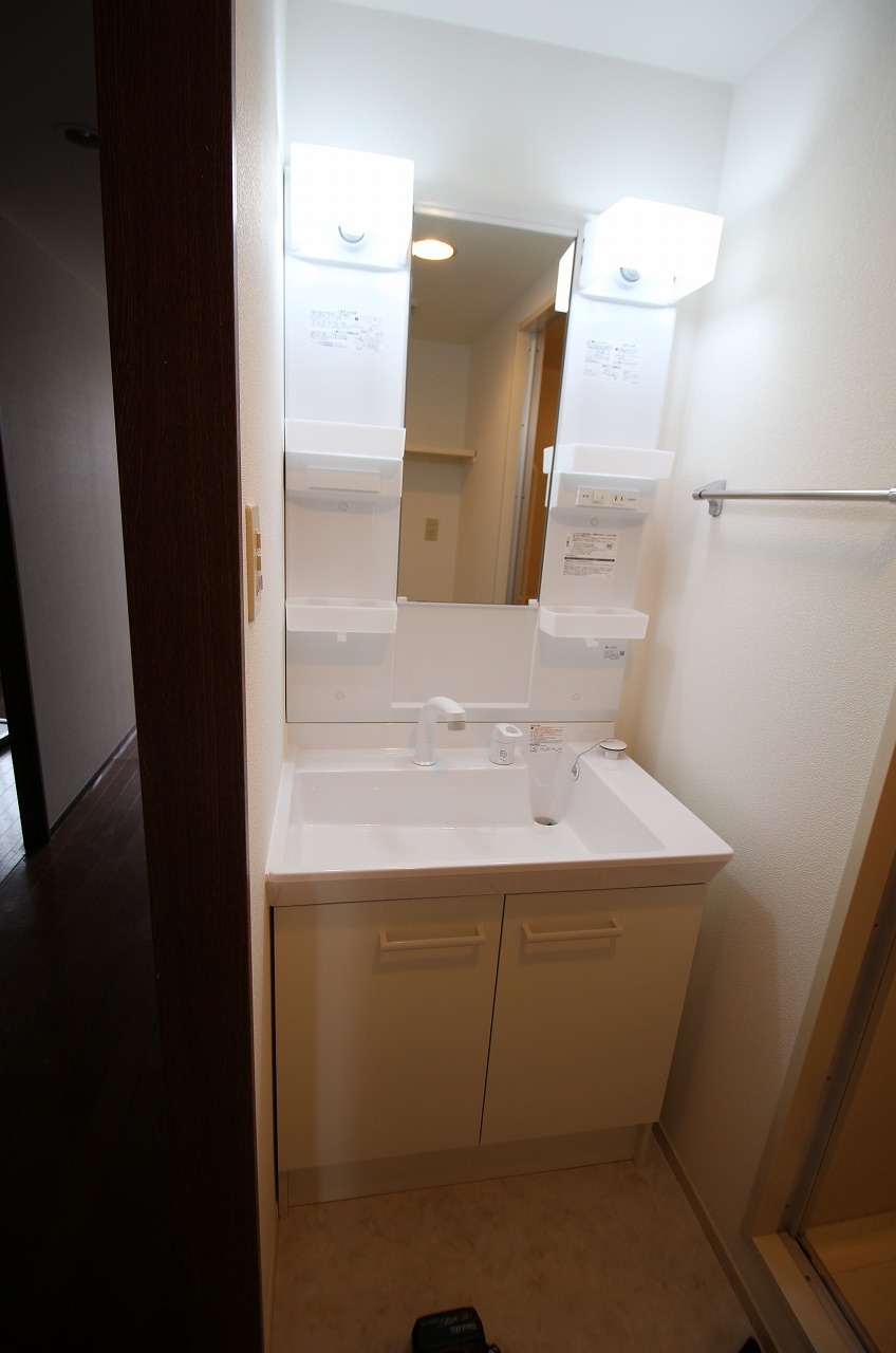 洗面設備　同物件、別の部屋の写真です