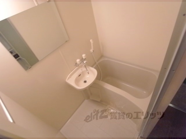 バス・シャワールーム　広めのお風呂です