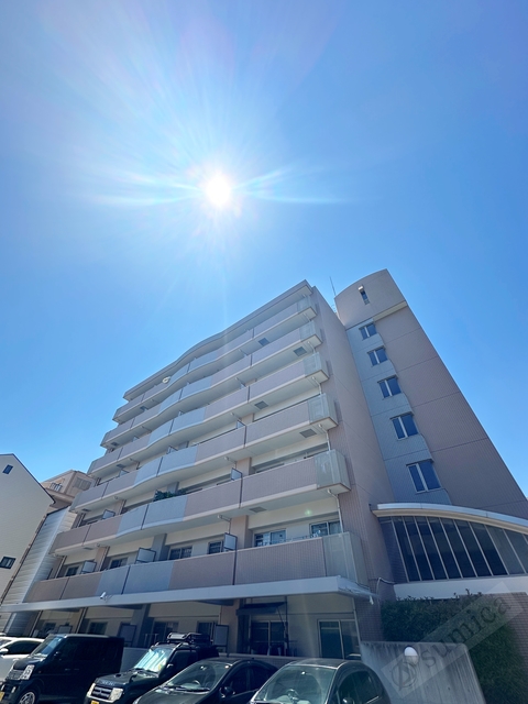 建物外観　鉄筋コンクリート造のがっちりとした建物です♪♪