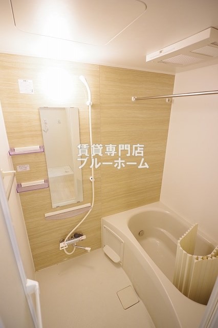 バス・シャワールーム　浴室乾燥機・追炊き機能付きのお風呂！