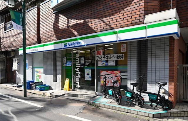 コンビニ　ファミリーマート　中目黒駅西口店（コンビニ）まで164m