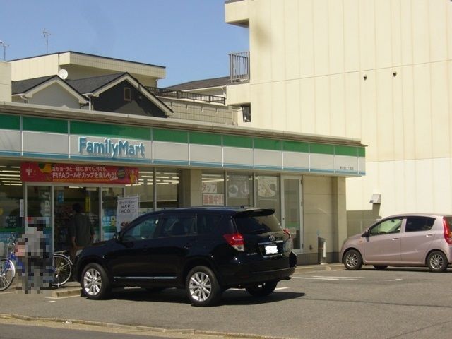 コンビニ　ファミリーマート名古屋西高校前店（コンビニ）まで675m