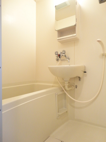 バス・シャワールーム　バストイレ別なのでゆったり癒しのバスタイムを満喫できます。