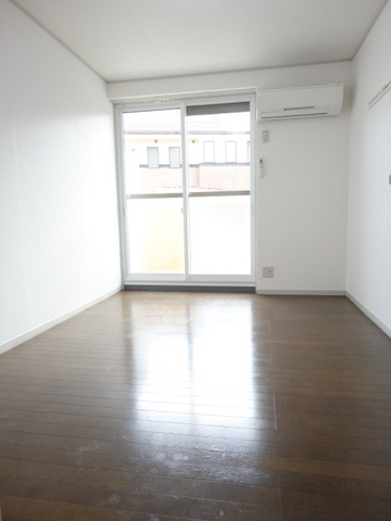 居室・リビング　日当たりの良い明るい室内