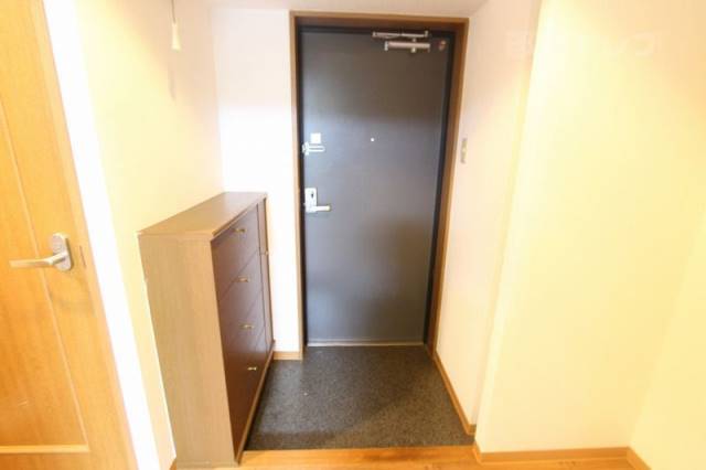 玄関　３０６号室内装写真参照