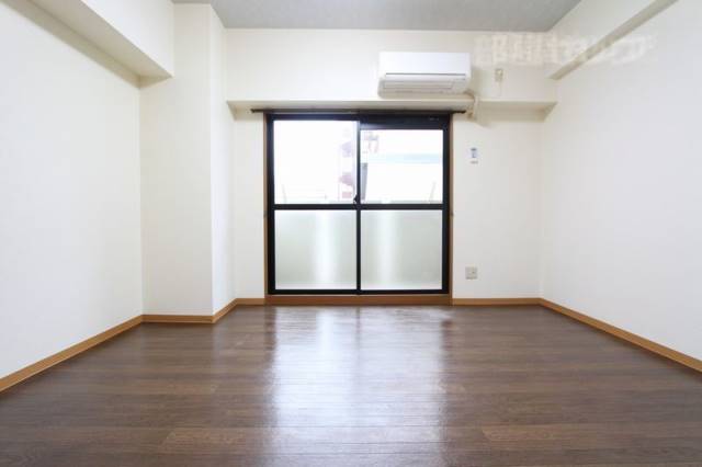 居室・リビング　３０６号室内装写真参照