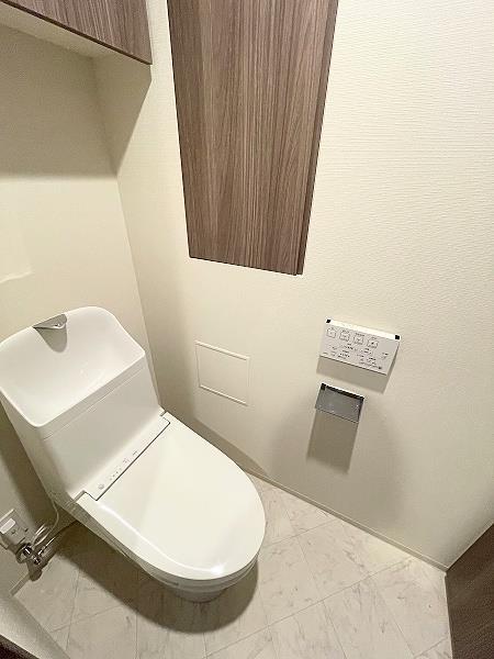 トイレ　温水洗浄暖房便座