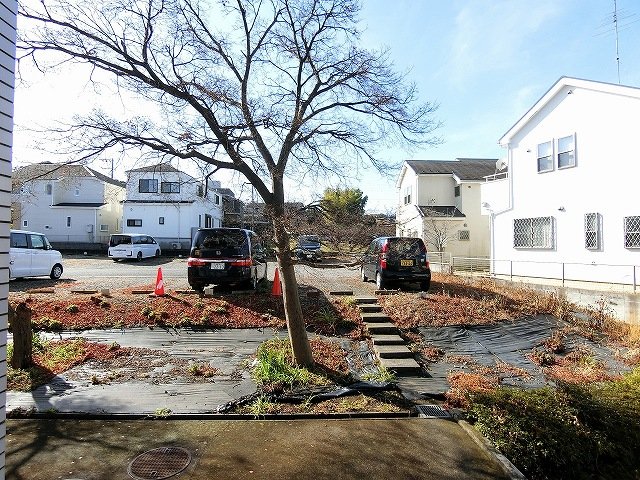 眺望　バルコニーからの眺望です♪目の前は駐車場になっていて視界を遮