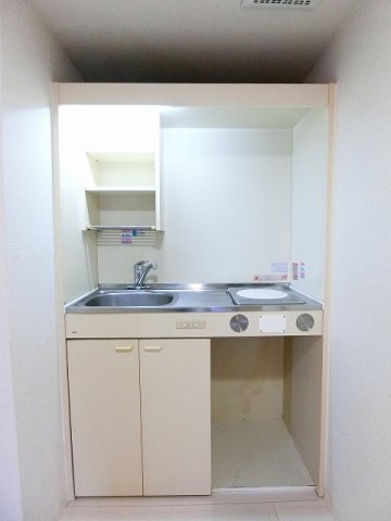 キッチン　4帖のキッチンスペースです♪場所を取るお鍋やお皿もすっきり収