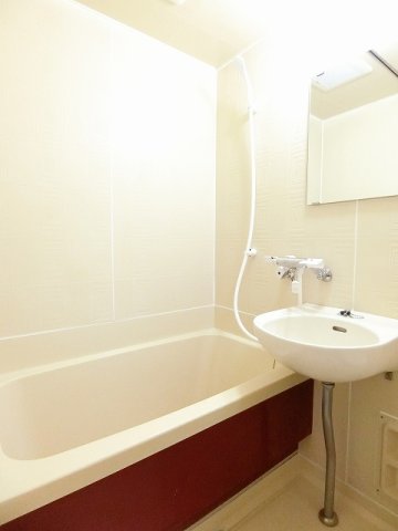 バス・シャワールーム　ユニットバスでお掃除らくらく☆浴室内に洗面台・トイレ付きです