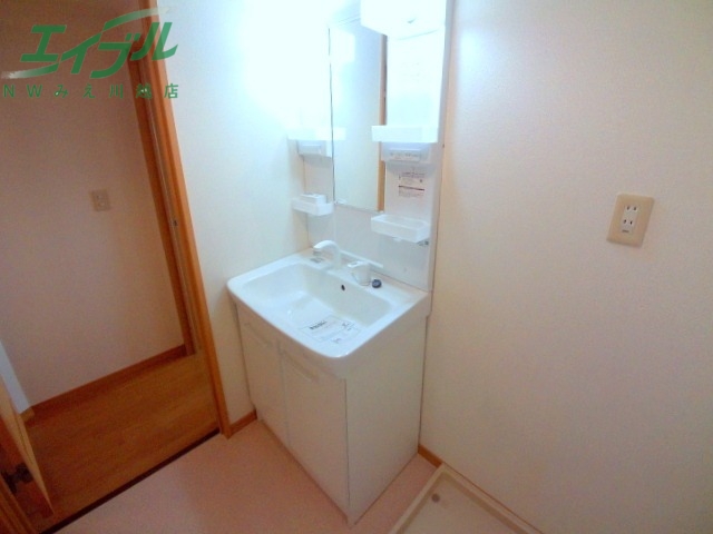 洗面設備　同型参考写真