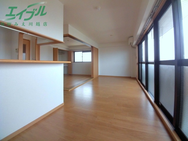 居室・リビング　同型参考写真