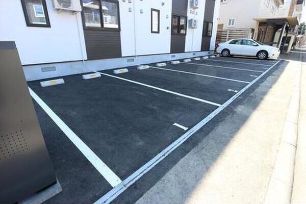 駐車場　お車停めやすい青空駐車場です！