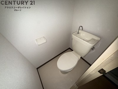 トイレ　シンプルで掃除のしやすいトイレです♪