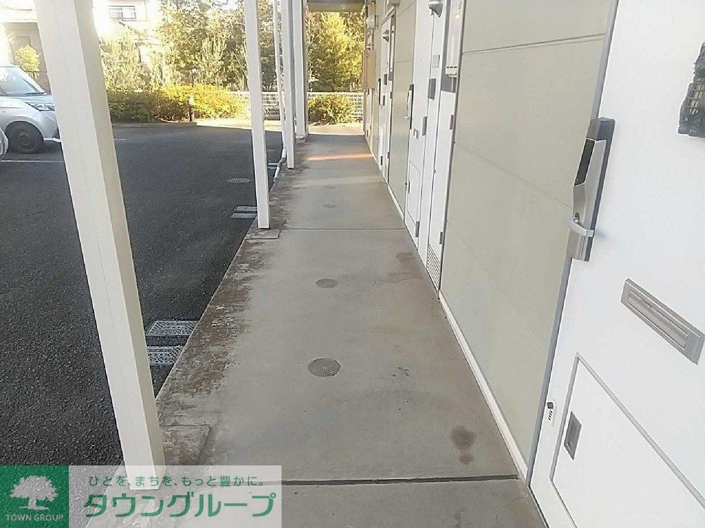 エントランス　※設備・仕様は現況と異なる場合があります。