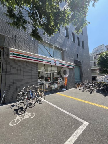 コンビニ　セブン-イレブン 江坂公園前店（コンビニ）まで196m