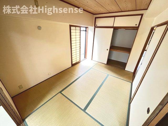 居室・リビング　フローリングだけでなく、和室もあります