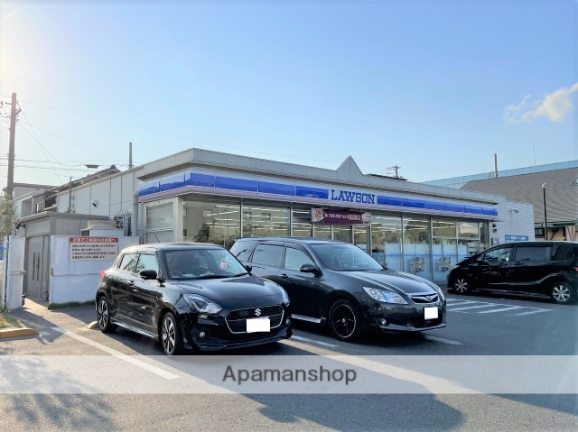 コンビニ　ローソン港区役所駅前店（コンビニ）まで611m