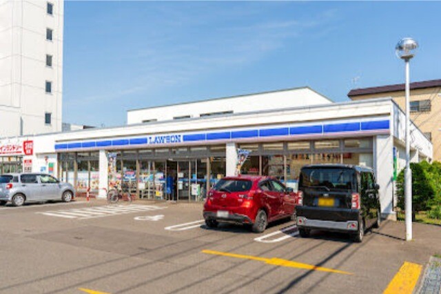 コンビニ　ローソン札幌本町2条八丁目店（コンビニ）まで444m