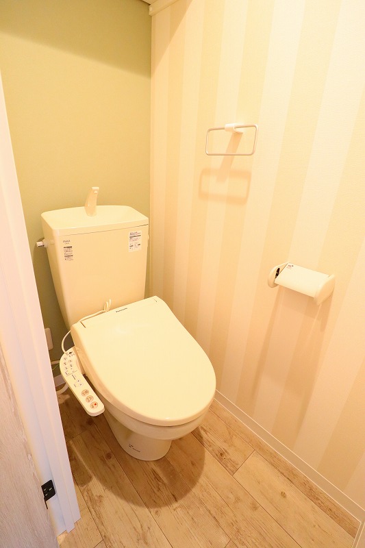 トイレ　かわいい内装のトイレです♪