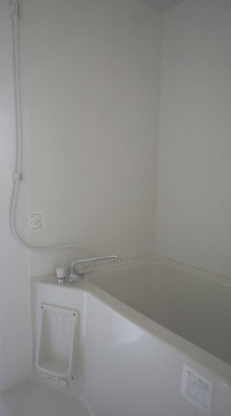 バス・シャワールーム　コンパクトで使いやすいお風呂です