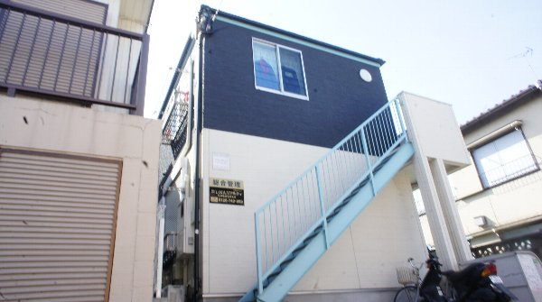 建物外観　タイル調の特徴的な外観です