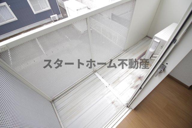 バルコニー　暖かな日差しのふりそそぐバルコニー