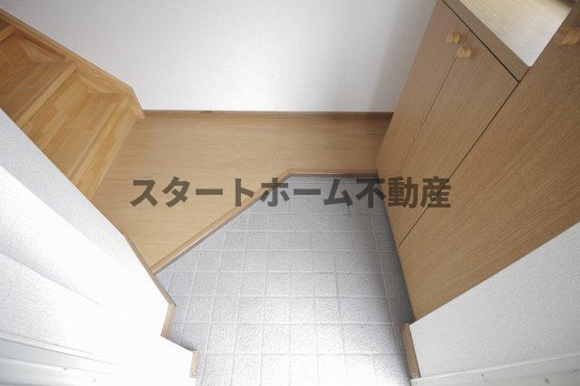 玄関　収納もある玄関です