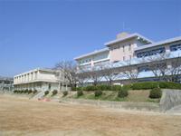 中学校　池田市立渋谷中学校（中学校）まで284m