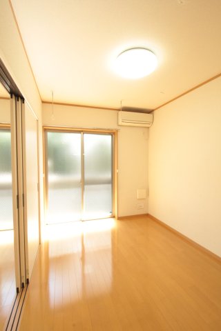 居室・リビング　ヴィラロイヤル滝野川　北区滝野川1