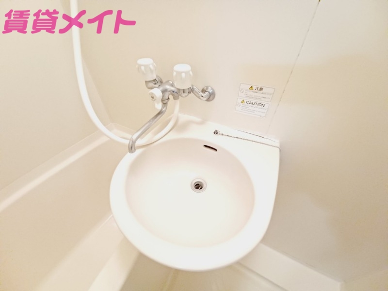 洗面設備　同型参考写真