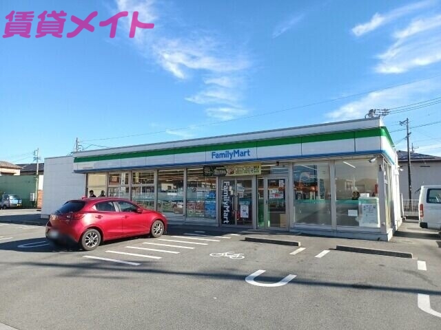 コンビニ　ファミリーマート津河芸町中別保店（コンビニ）まで379m