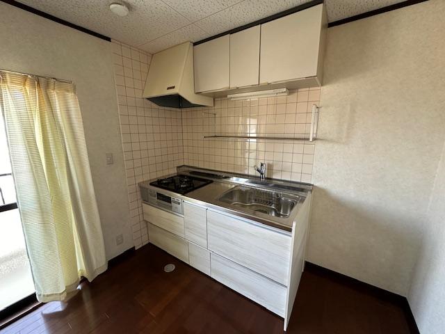 キッチン　3口コンロ付システムキッチン