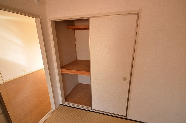 収納　押入