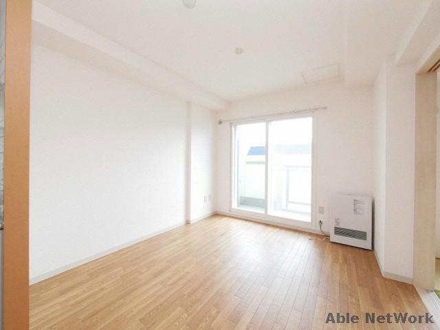 居室・リビング　※同物件反転タイプ