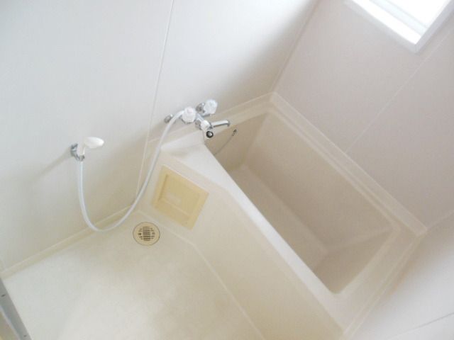 バス・シャワールーム　★窓のある明るいバスルームです★