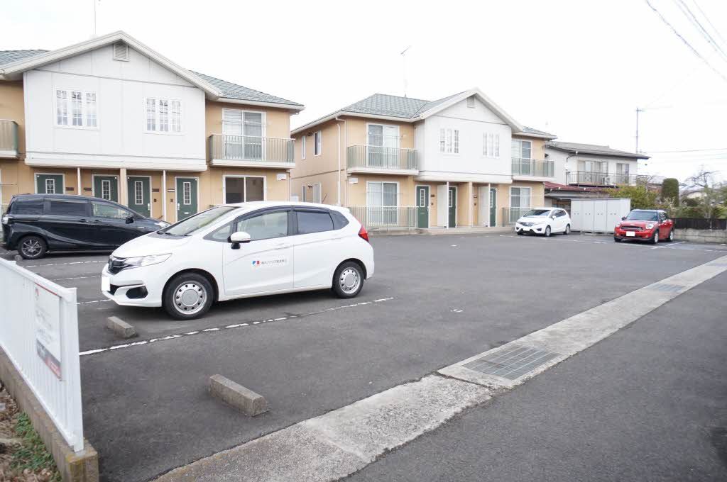 建物外観　駐車場