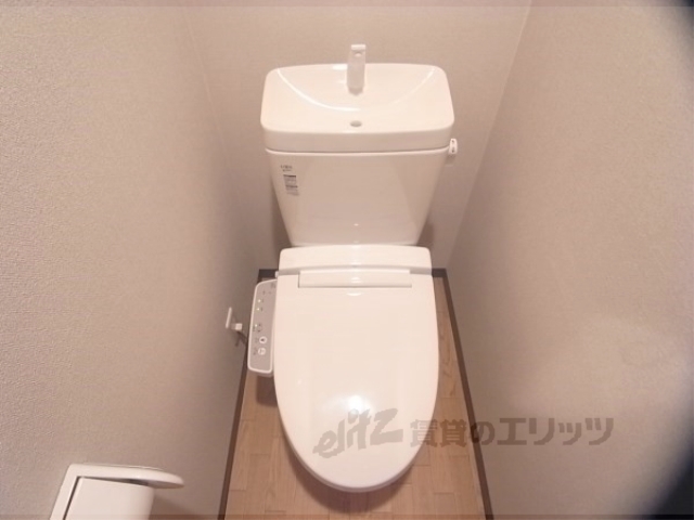 トイレ　ウォシュレット付き